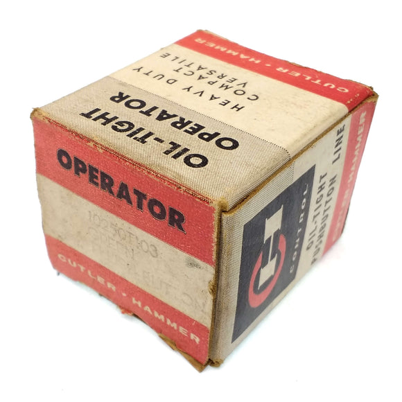 10250T103 Cutler-Hammer Flush Pushbutton, Green