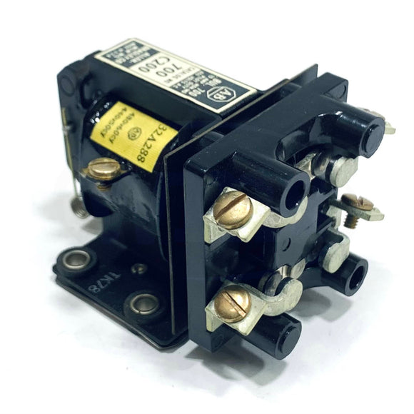 700-C200A4 Allen-Bradley Control Relay 440-480 Vac
