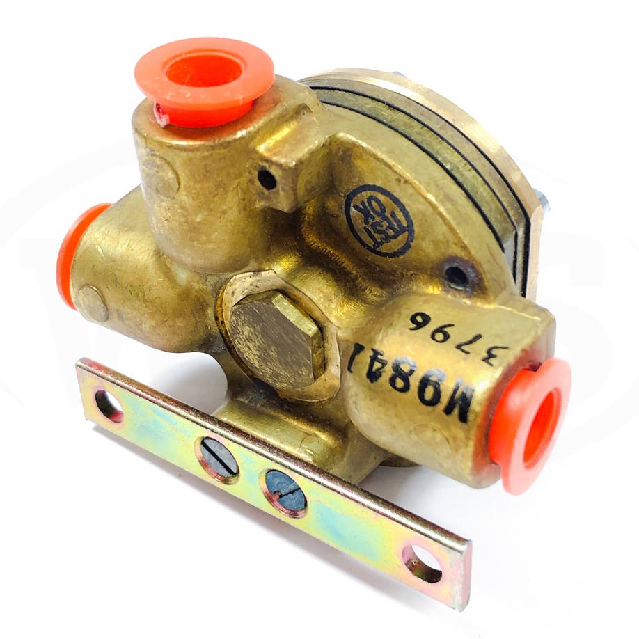 C-202-2 Johnson Controls Reverse Acting Cumulator MR
