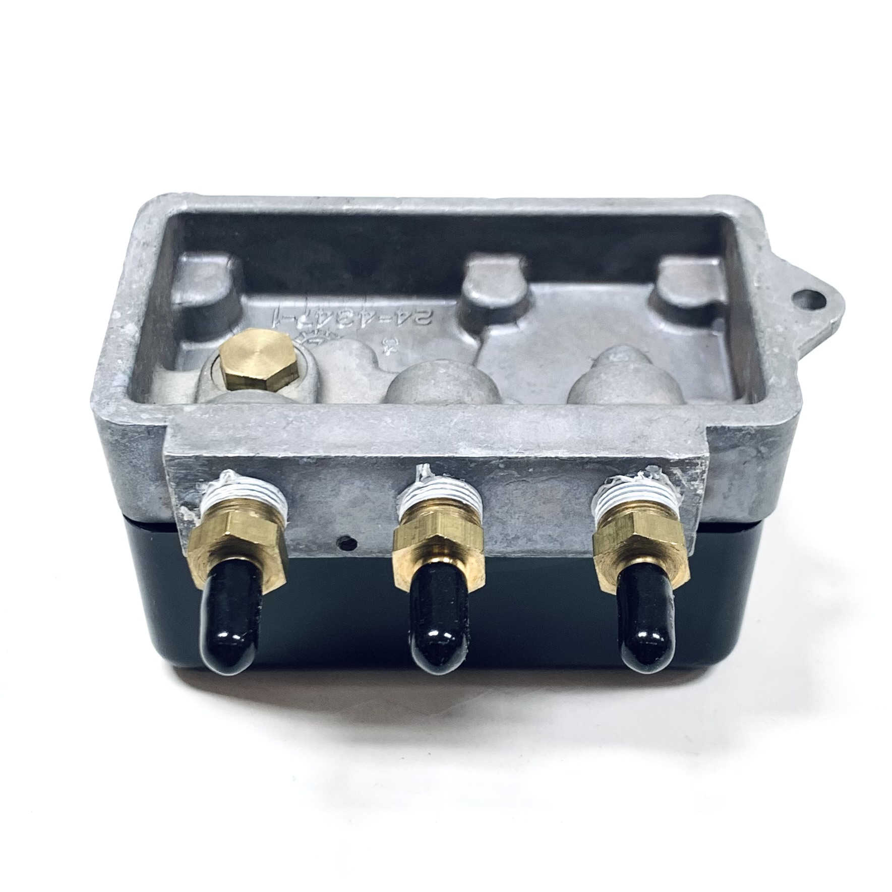 C-9506-1 Johnson Controls Air Switching Cumulator
