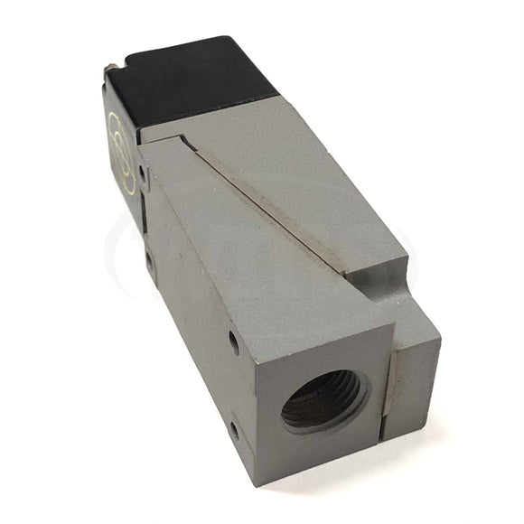 EE631-51000 Namco Proximity Limit Switch Plug-In Base