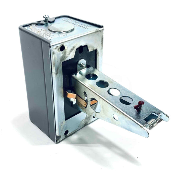 L4068E 1047 Honeywell Fan Control, Range 80 to 120F, 3" HW