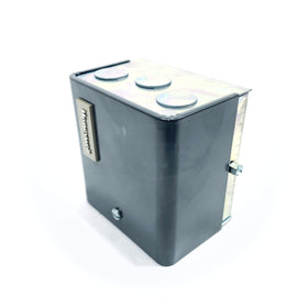 L4081B 1047 Honeywell Dual Aquastat Controller