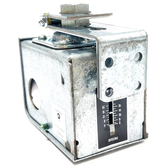 P10BG-3C Johnson Controls Low Pressure Controller, Range 2/20 PSIG